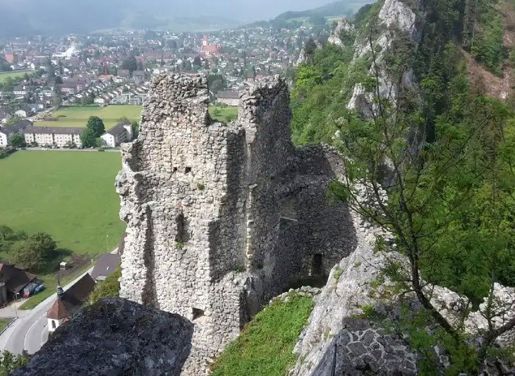 Ruine Schloss Neu-Falkenstein, Balsthal, Switzerland